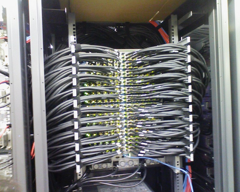 InfiniBandの集線装置